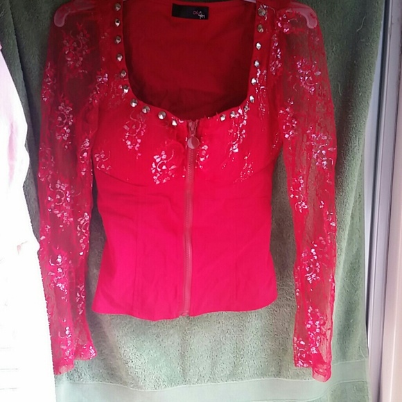 Red shirt - Picture 1 of 1