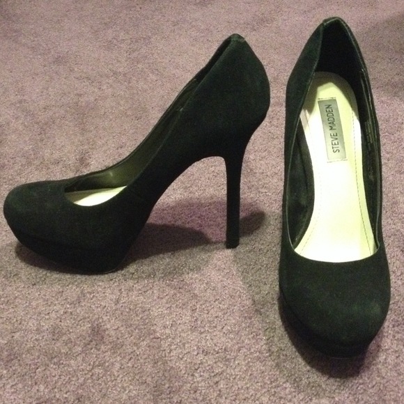 Steve Madden Bevv black suede pump size 10