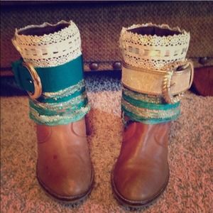 IT GIRL HOST PICK!!! Up cycled unique boots