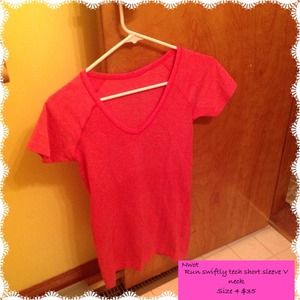 Lululemon run: swiftly tech short sleeve V neck