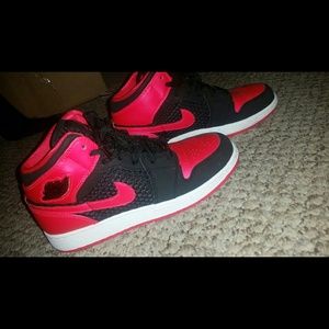 Girls size 4.5 Jordans retro 1s