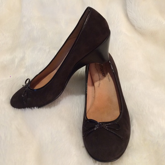 Softspots brown wedge heel