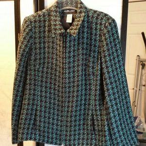 Sag Harbor zip front jacket has 2 hidden front poc