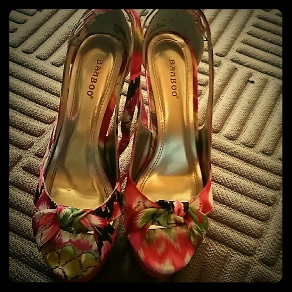 Fashionable High Heel - Picture 1 of 4