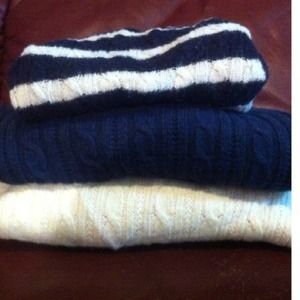 Bundle of 2 Abercrombie &fitch sweater, and 1 AE