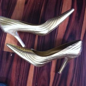 Nine West holiday heels!