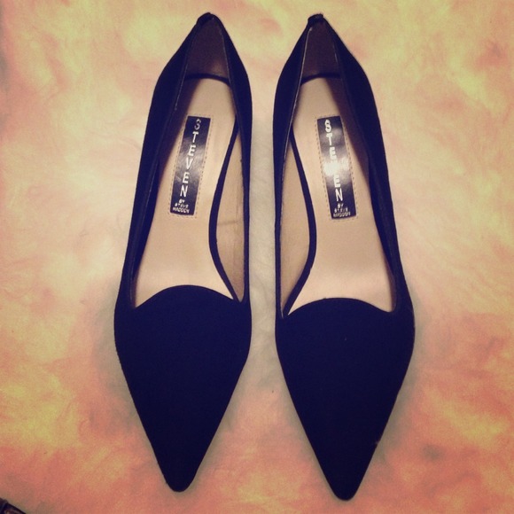 Steven by Steve Madden Corry Pump Black Suede