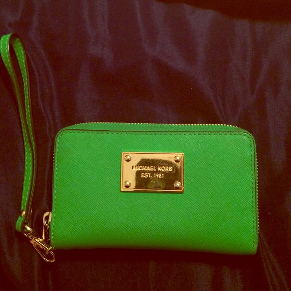 Michael Kors Clutches & Wallets - Michael Kors Green Saffiano Effect Leather Wallet