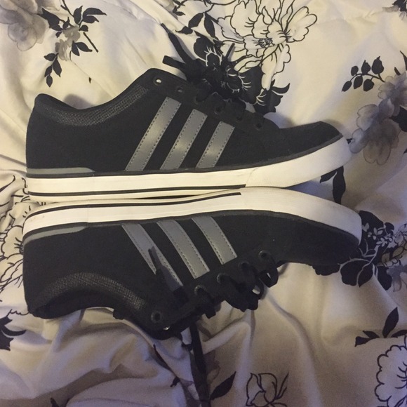 Adidas - Picture 3 of 4