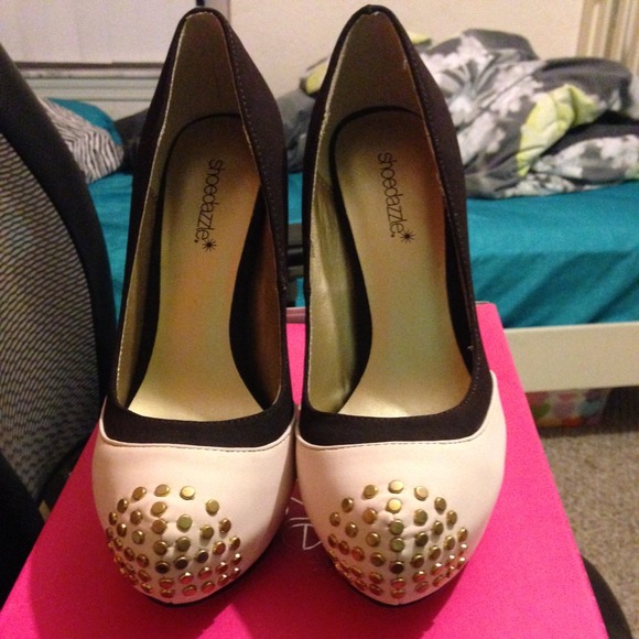 Brand new shoe dazzle Heals !