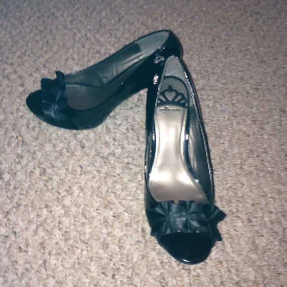 Heels - Picture 1 of 3