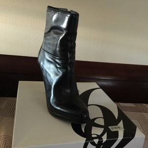 Nine West boot size 7.5 worn once comes with box!