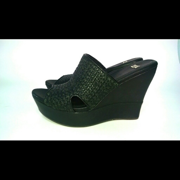 UGG Australia Doha Platform Wedge Size 6.5