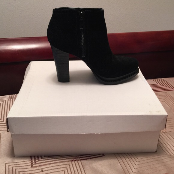 Black suede BCBG platform