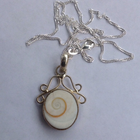Shiva Shell Necklace - Picture 2 of 4