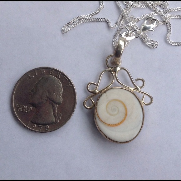 Shiva Shell Necklace - Picture 3 of 4