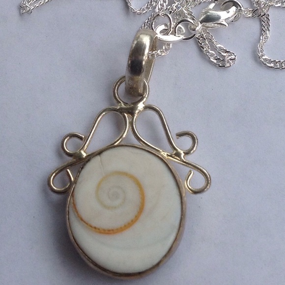 Shiva Shell Necklace - Picture 4 of 4