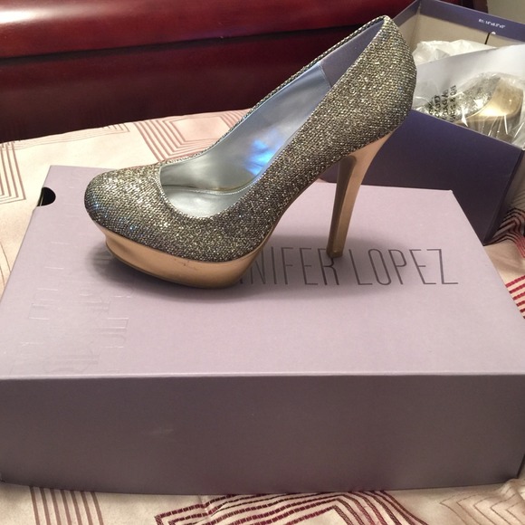 Jennifer Lopez platform heel