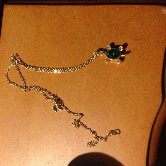 Turtle necklace, with case. - Picture 3 of 3