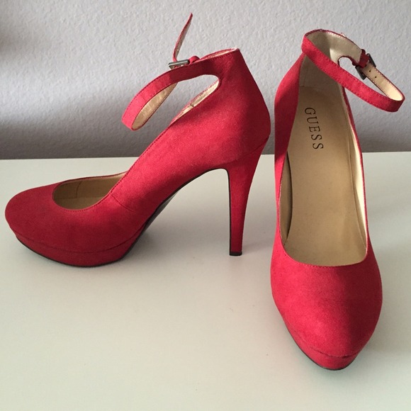 Like new red holiday Guess pumps!! Size 9
