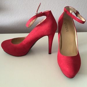 Like new red holiday Guess pumps!! Size 9