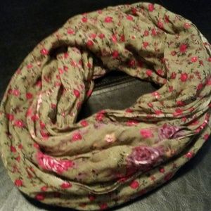 Circular infinity scarf