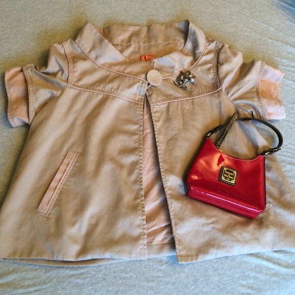 BCBGeneration beige crop jacket
