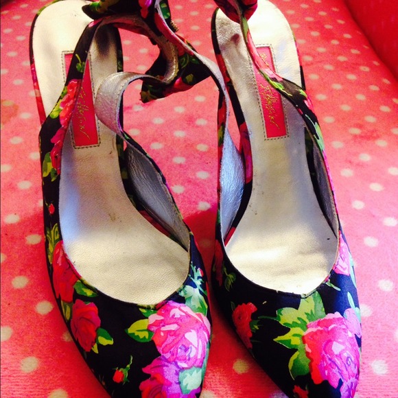 Betsey Johnson size 6 floral heels