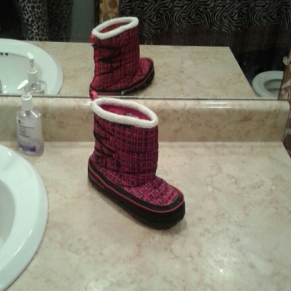 Snow boots