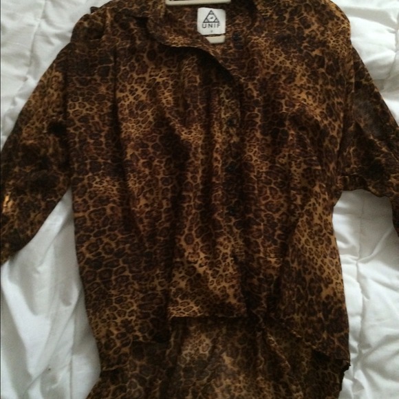 Asymmetric UNIF leopard blouse - Picture 4 of 4