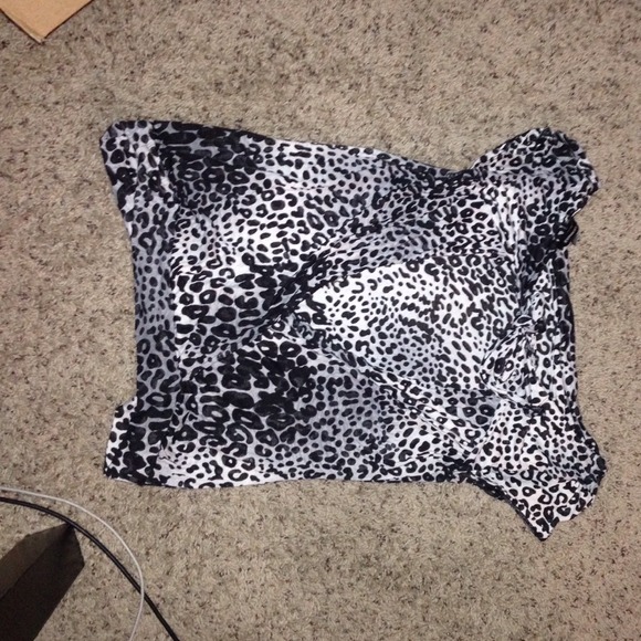 A backless cheetah express shirt - Picture 2 of 4