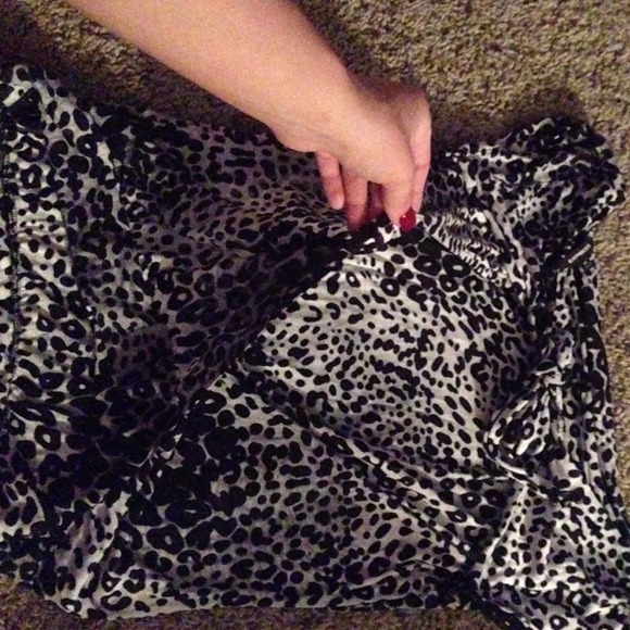 A backless cheetah express shirt - Picture 3 of 4