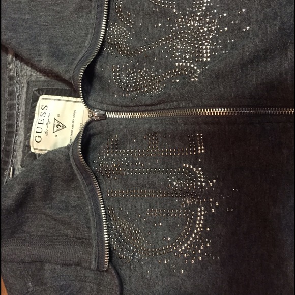 Guess zip up sweatshirt - Picture 2 of 3