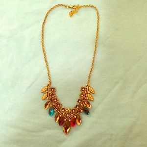 WOMEN NECKLACE