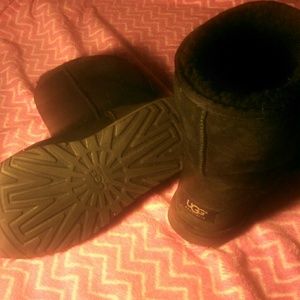 BLACK UGGS WITH BOX