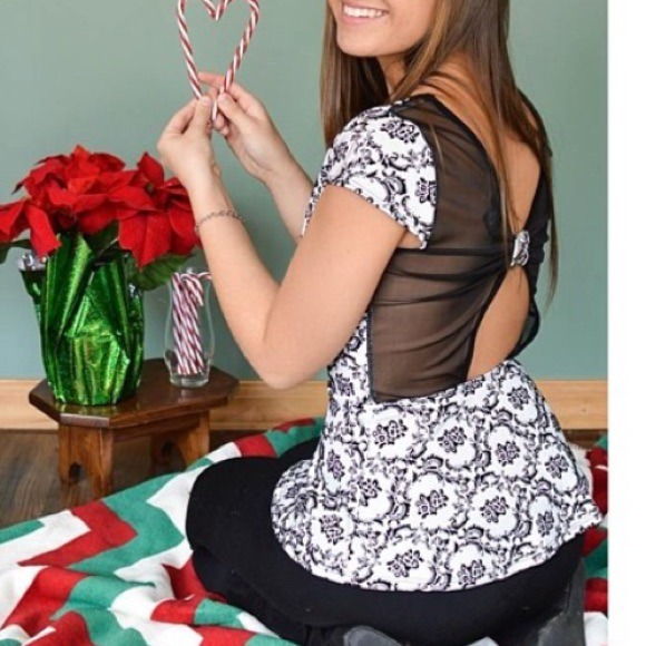 Really cute holiday top!!