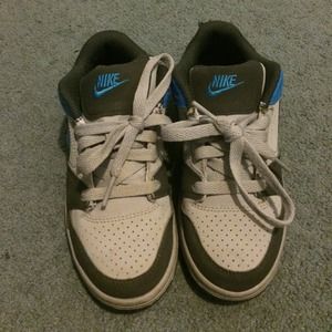 🚫SOLD IN BUNDLE🚫Kid Nikes