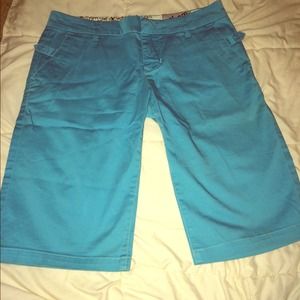 Junior's volcom knee length shorts