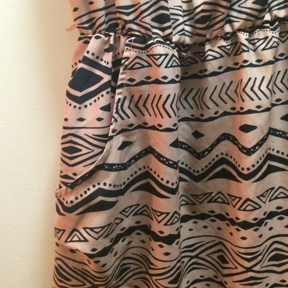 Guess Tribal Print Shift Dress, with pockets - Picture 3 of 4
