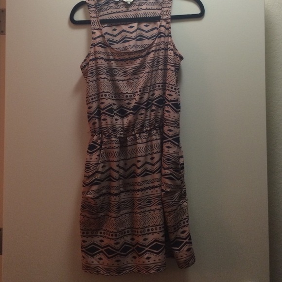 Guess Tribal Print Shift Dress, with pockets - Picture 4 of 4