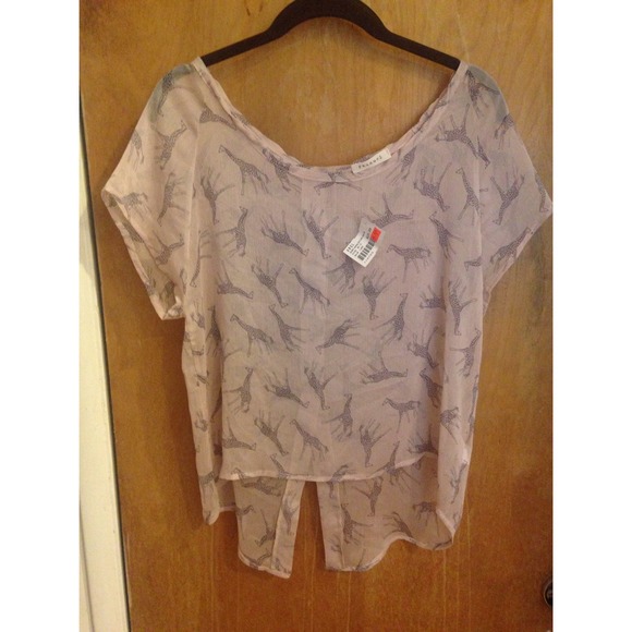 ANGl Giraffe running wild top with button back