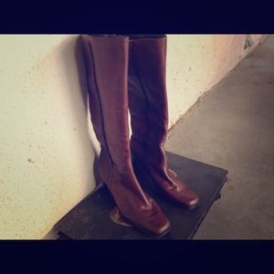 At Johns Bay brown leather boots