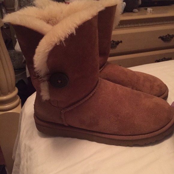 UGG Short Bailey Button Boots Chestnut
