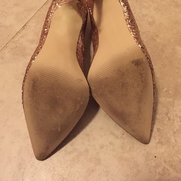 **SOLD** Gold glitter stilettos, worn once - Picture 2 of 4