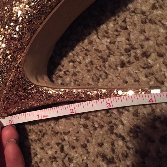 **SOLD** Gold glitter stilettos, worn once - Picture 3 of 4