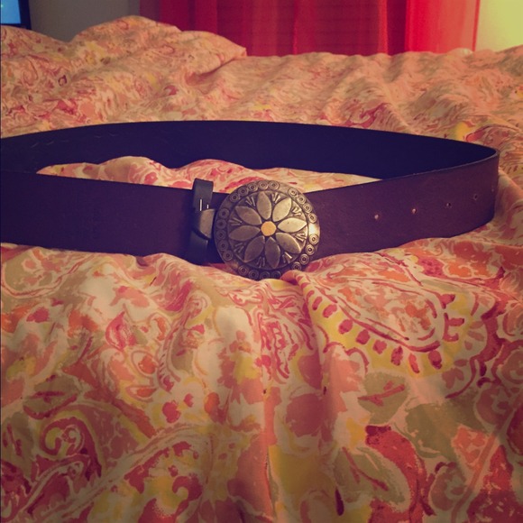 Belt with flower clasp