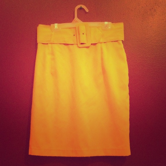 Waist clinching, A-line skirt