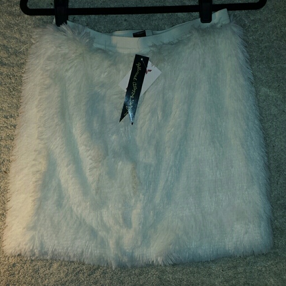 Ivory Ruffle Skirt - Picture 2 of 2