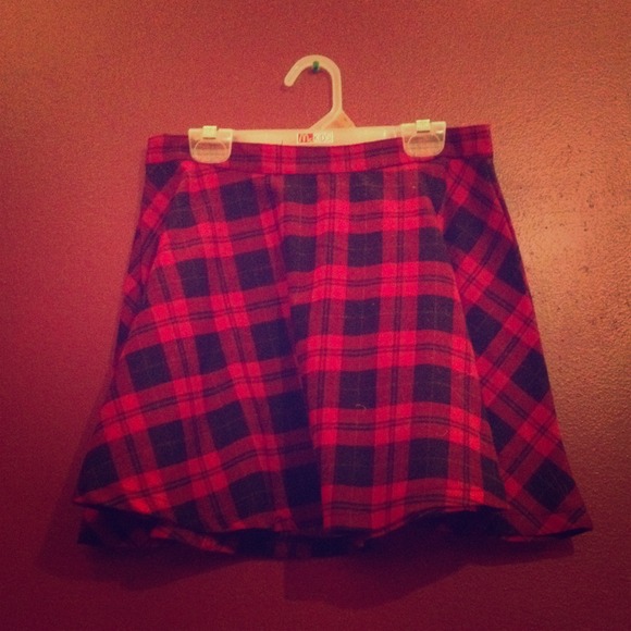 Flair plaid skirt