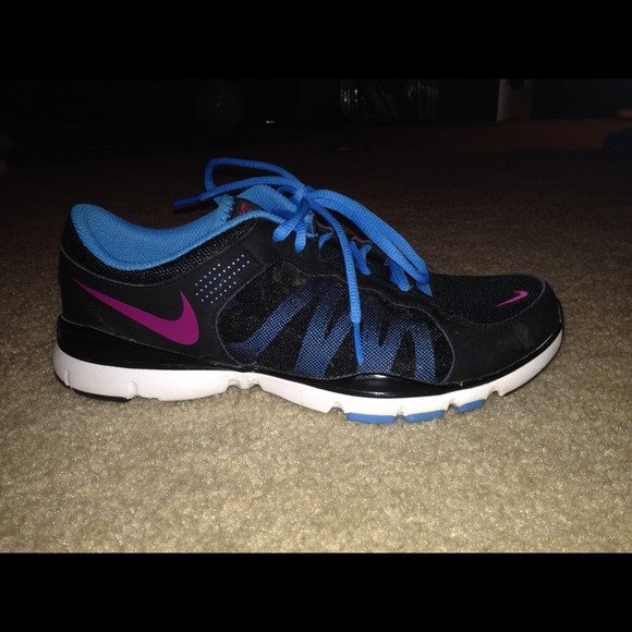 Women's Nike tennis training shoes